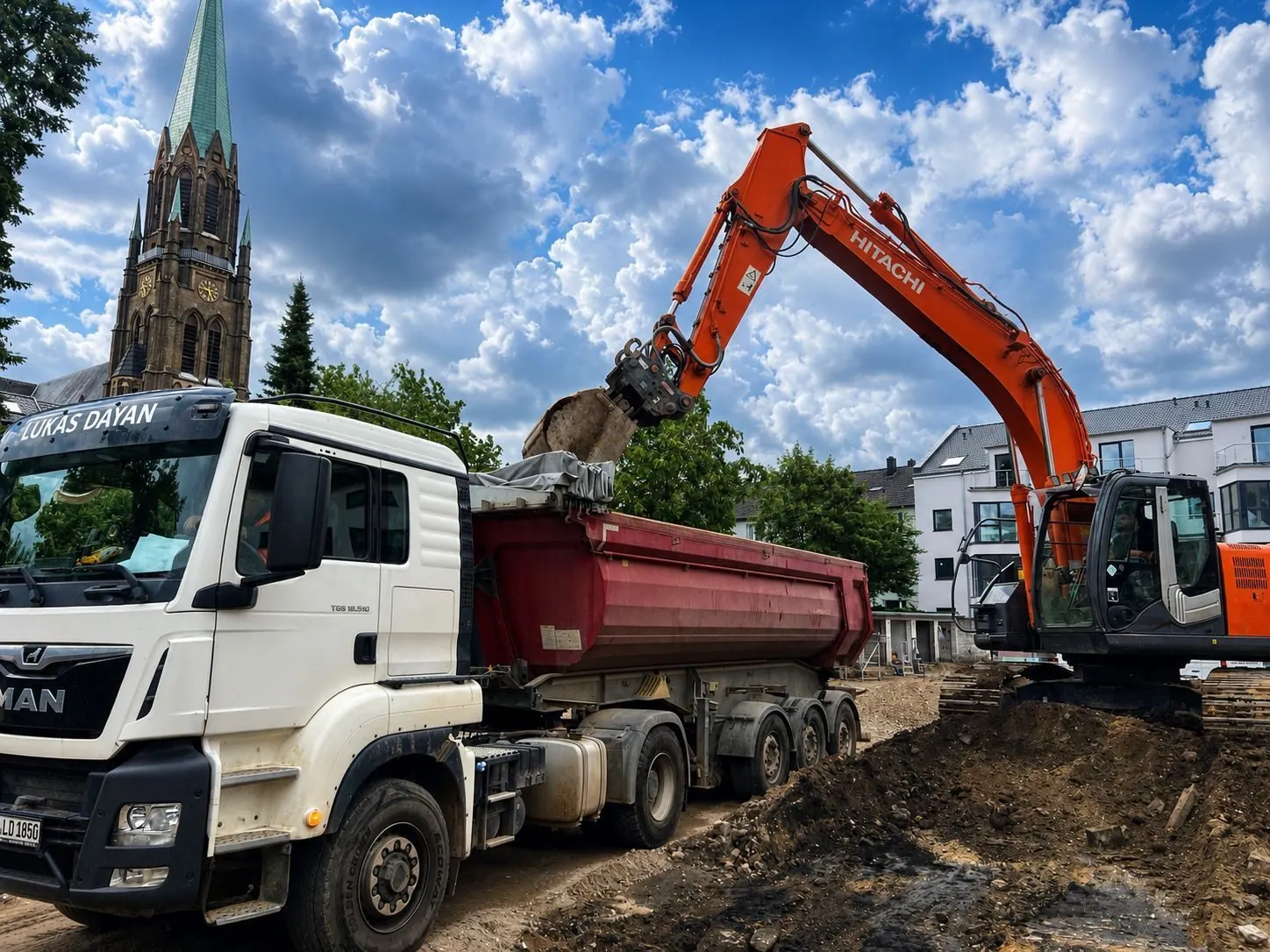LKW von Lukas Dayan wird mit dem Bagger beladen